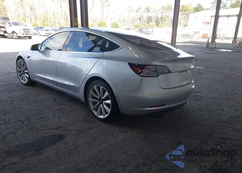 2018 Tesla Model 3 Long Range/Mid Range z USA, uszkodzony, nr VIN 5YJ3E1EA7JF009688